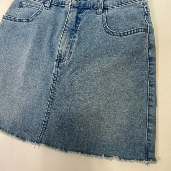 Billabong Jean Skirt Medium Rinse Denim Mini Sz 8 - Picture 6 of 7
